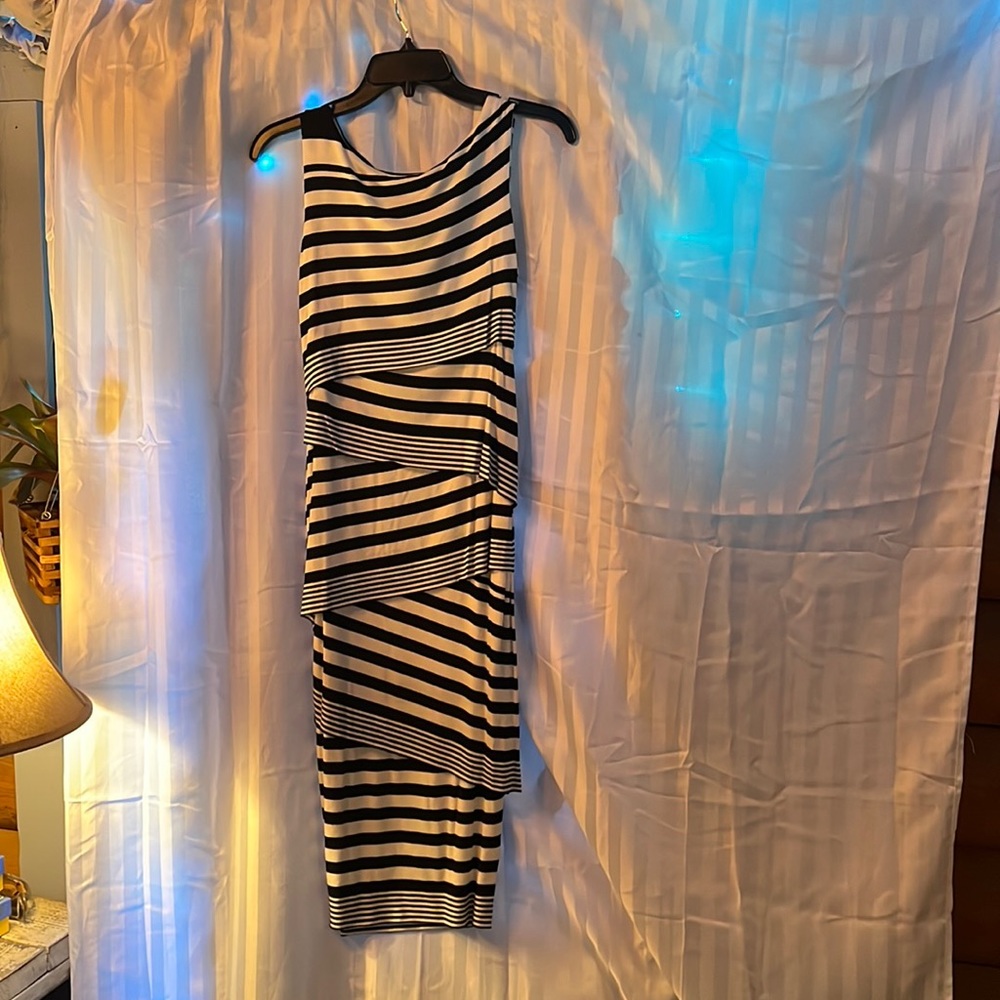 Black and white form fitting Bailey 44 Dress. So adorbs on!!